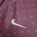 Camisa PSG Away II 2006/07 Nike Retrô Masculina Vinho, uniforme clássico alternativo do Paris Saint-Germain com design elegante e escudo bordado, ideal para colecionadores e torcedores apaixonados.