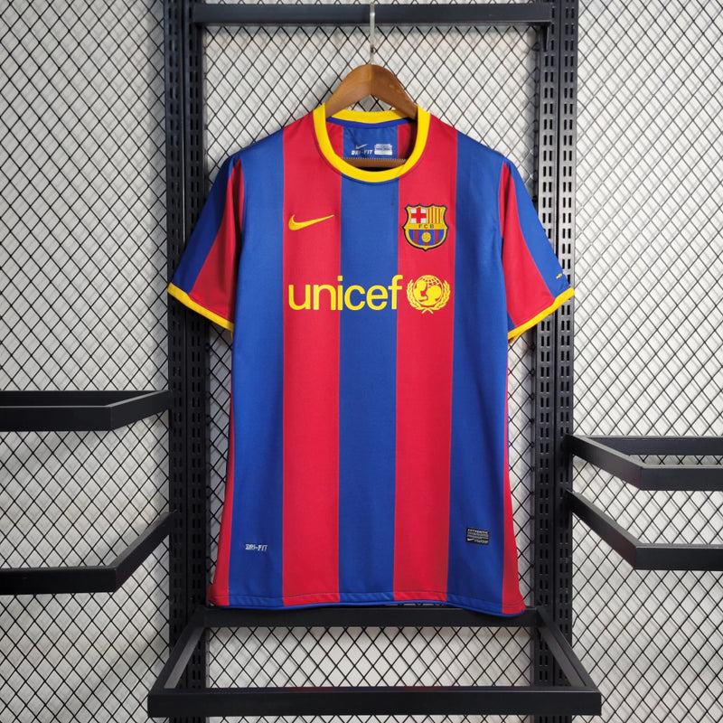 "Camisa Barcelona Home I 2010/11 Nike Masculina, uniforme azul e grená com escudo oficial do Barça e logo Nike, disponível nos tamanhos P ao XGG."