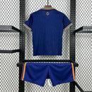 Kit Infantil Newcastle Third III 2025/26 Adidas, camiseta e shorts oficiais em preto com detalhes em branco e dourado, para crianças de 3-4 a 12-13 anos, design moderno e confortável, ideal para pequenos torcedores e colecionadores."