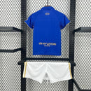 Kit Infantil Real Oviedo Home 2025/26 Adidas, camisa azul e shorts brancos oficiais, disponível para crianças de 3-4 a 12-13 anos, confortável e ideal para pequenos torcedores."