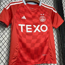 Kit infantil Aberdeen Home 2024/25 Adidas completo, camisa e shorts oficiais, uniforme infantil licenciado do Aberdeen FC para jovens torcedores”