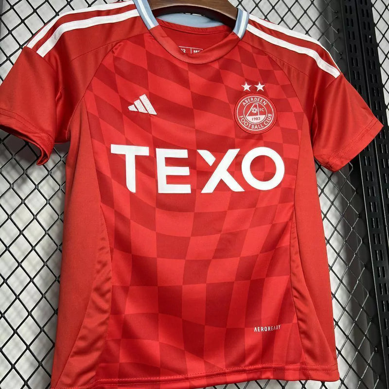 Kit infantil Aberdeen Home 2024/25 Adidas completo, camisa e shorts oficiais, uniforme infantil licenciado do Aberdeen FC para jovens torcedores”