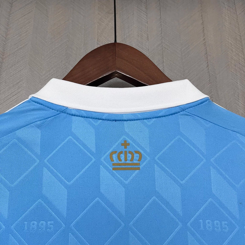 Camisa Bélgica Away II 2024/25 Adidas masculina, azul com detalhes em amarelo, escudo da seleção belga no peito e três listras Adidas nos ombros, feita em tecido leve e respirável com tecnologia AEROREADY, ideal para jogos, treinos e torcer com estilo e conforto.”
