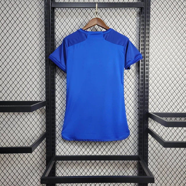Camisa Cruzeiro Home I 2024/25 Adidas Torcedora Feminina azul com detalhes em branco, escudo bordado do Cruzeiro e gola careca, ideal para torcedoras e fãs do clube