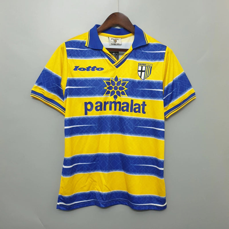 Camisa Parma Home I 1998/99 Retrô Masculina Amarela e Azul com escudo bordado, design clássico e estilo vintage que celebra a era de ouro do futebol italiano.”
