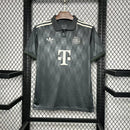 Camisa Bayern de Munique "Oktoberfest" 2024/25 Adidas Torcedor Masculina - Cinza