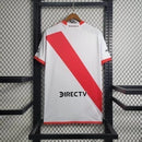 "Camisa River Plate Home (1) 2023/24 Adidas Torcedor Masculina branca com faixa diagonal vermelha, escudo do clube no peito e detalhes em preto"

