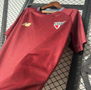 Camisa oficial de treino do São Paulo FC 2025/2026 New Balance, versão masculina, em tecido tecnológico NB Dry