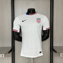 Camisa Estados Unidos Home I 2024/25 Nike Jogador Masculina branca, uniforme da seleção USA, versão jogador com ajuste atlético, escudo bordado e tecnologia Nike Dri-FIT ADV."
camisa Estados Unidos 2024/25
camisa USA soccer Home branca
camisa seleção Estados Unidos jogador
uniforme Nike Estados Unidos masculina seleção USA