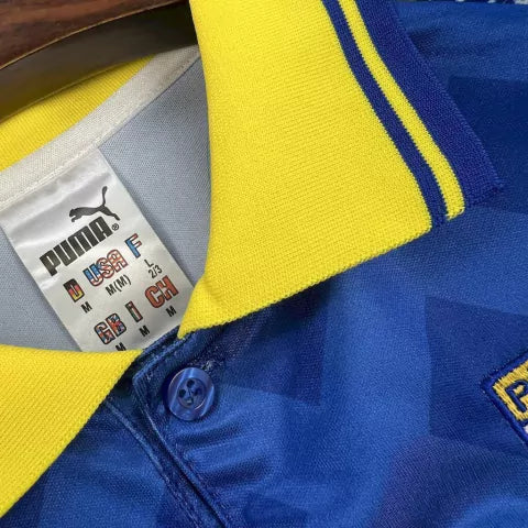 Camisa Parma Away II 1995/96 Puma Retrô Masculina Azul com detalhes amarelos, escudo histórico bordado e design clássico inspirado na era de ouro do futebol italiano.”