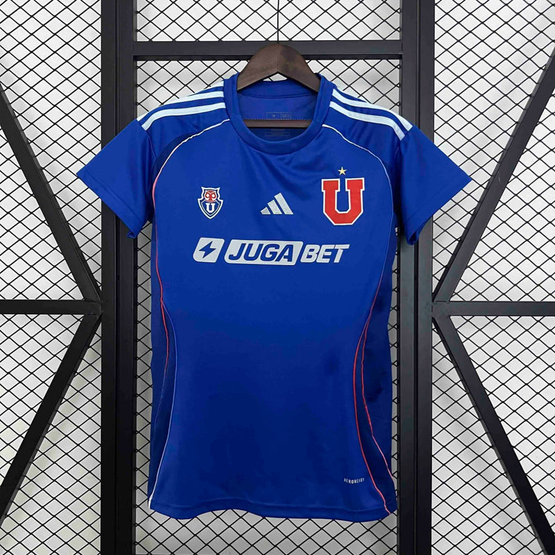 Camisa Universidad de Chile 2025/26 Adidas Torcedora Feminina azul, modelo oficial para torcedoras, com escudo bordado e tecnologia Aeroready.