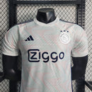 Camisa Ajax Away (2) 2023/24 Adidas Jogador Masculina azul petróleo com detalhes em preto e dourado, versão player issue oficial usada pelos atletas, produto original para torcedores e colecionadores.