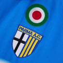 Camisa Parma Goleiro 1999/00 Retrô Masculina Azul com escudo bordado, design clássico e visual autêntico dos goleiros lendários do futebol italiano.”