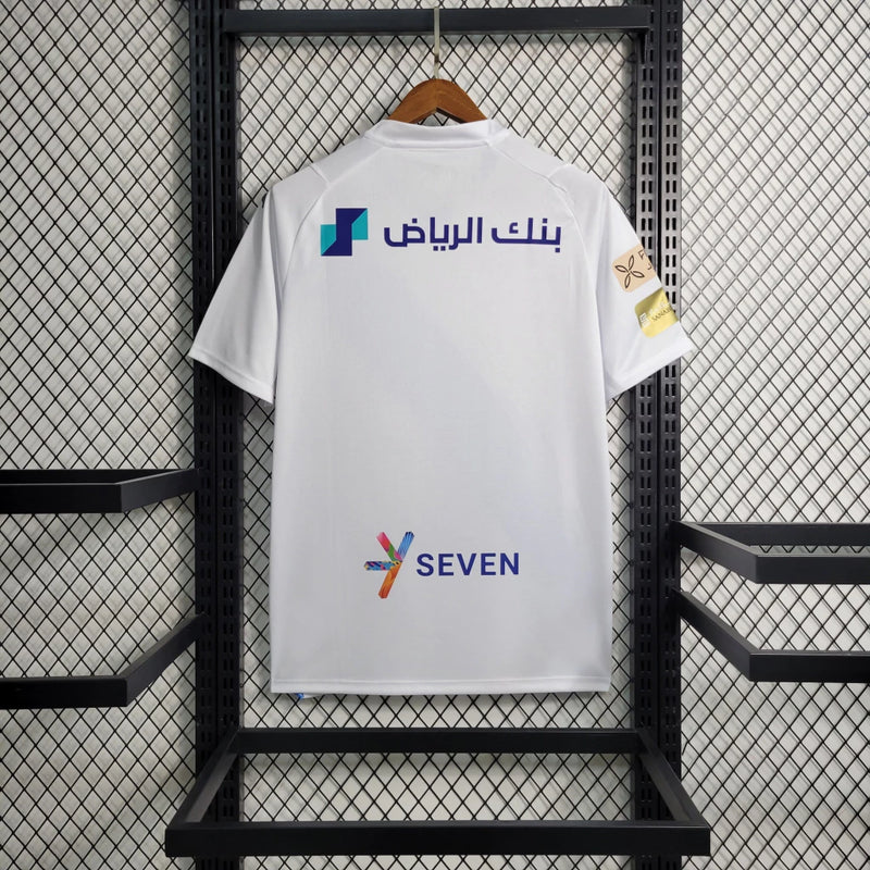 Camisa Al-Hilal Away (2) 2023/24 Puma Torcedor Masculina com escudo oficial bordado e logo da Puma, modelo de visitante do clube de futebol saudita.