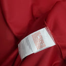 “Camisa Itália Goleiro 2006/07 Puma Retrô masculina, vermelha, com escudo da seleção italiana no peito e detalhes clássicos da temporada 2006/07, feita em tecido leve e confortável, ideal para colecionadores, fãs de futebol histórico e uso casual.”