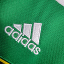 Camisa Irlanda do Norte Home I 2022/23 Adidas feminina verde com detalhes em branco e azul, gola careca, mangas curtas e modelagem ajustada ao corpo em tecido leve respirável"
