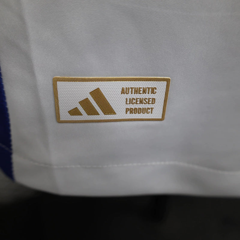 Camisa Boca Juniors Away (2) 2024/25 Adidas Jogador Masculina branca com detalhes em azul e amarelo, escudo do clube em silicone e logo Adidas estampado, versão oficial de jogo.