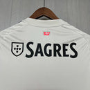 Camisa Benfica Away II 2025/26 Adidas Torcedor Masculina Bege, design moderno e elegante com detalhes vermelhos, conforto e tradição do futebol português.”