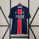 Camisa PSG Home I 2024/25 Nike Torcedor Masculina Azul, uniforme Paris Saint-Germain, design clássico e confortável, ideal para torcedores apaixonados.”