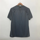 Camisa PSG Fourth IV 2019/20 Jordan Torcedor Masculina Preta, design minimalista com detalhes brancos e logo Jumpman, estilo urbano e moderno do Paris Saint-Germain.