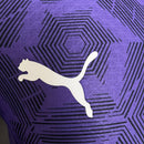 Camisa Al-Hilal Third III 2024/25 Puma Jogador Masculina roxa, uniforme de futebol árabe com design moderno, tecnologia Puma DryCell, leve e respirável, ideal para treinos, jogos e colecionadores do Al-Hilal FC.