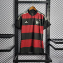 Camisa Alemanha Away II 2014/15 Adidas Retrô Masculina branca com detalhes em preto, vermelho e dourado, tecido leve e respirável, corte masculino – ideal para torcer, colecionar e uso casual.