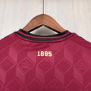 Camisa Bélgica Home I 2024/25 Adidas masculina, vinho, com escudo da seleção belga no peito, detalhes modernos e as três listras Adidas nos ombros, tecido leve e respirável com tecnologia AEROREADY, ideal para jogos, treinos e torcer com estilo e conforto.”