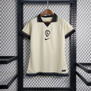 Camisa Corinthians away II 2023/24 Nike Feminina torcedora na cor bege com escudo bordado