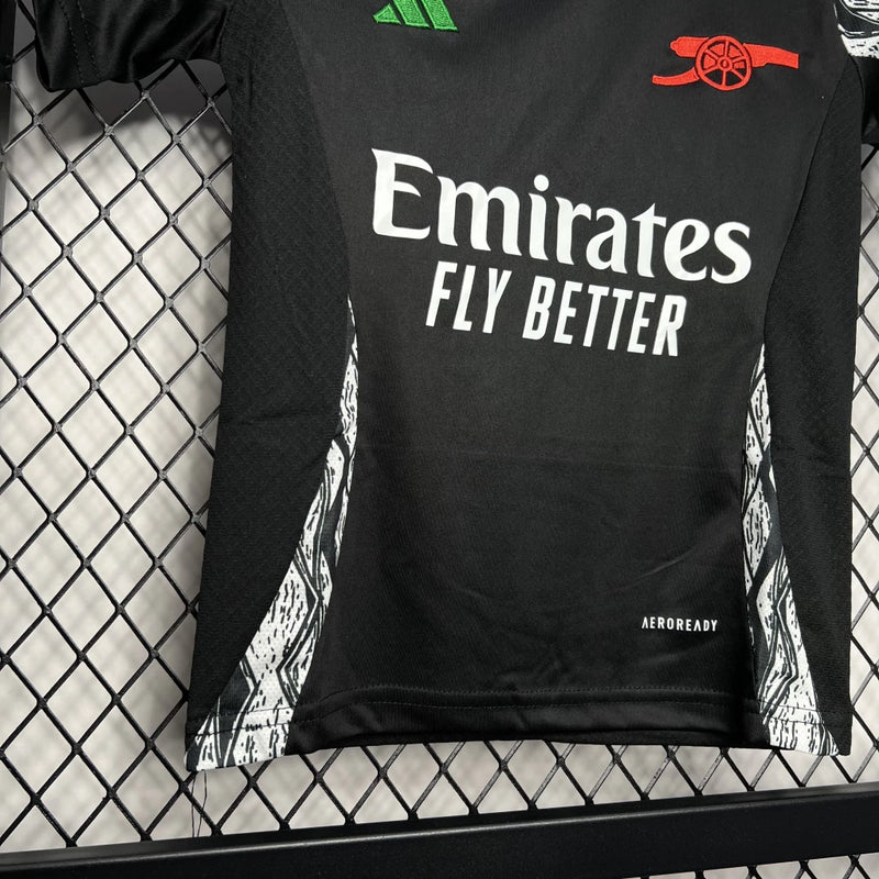 Kit Infantil Arsenal Away II 2024/25 Adidas – Conjunto com camisa e short, design moderno, tecido leve e respirável, ideal para pequenos torcedores do Arsenal.