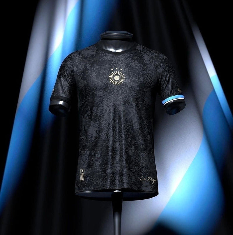 Camisa Seleção da Argentina Edição Goat La Pulga 23/24 - Torcedor Masculina - Preta com detalhes em amarelo e azul