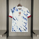 "Camisa Noruega Away II 2024/25 Nike masculina branca com detalhes em azul e vermelho, gola careca, mangas curtas e tecido leve respirável para torcedores"