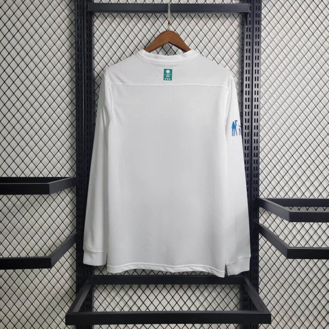 Camisa Al-Nassr Third (3) 2023/24 Nike Torcedor Manga Longa Masculina na cor preta com detalhes dourados, escudo do clube e logo da Nike em destaque"