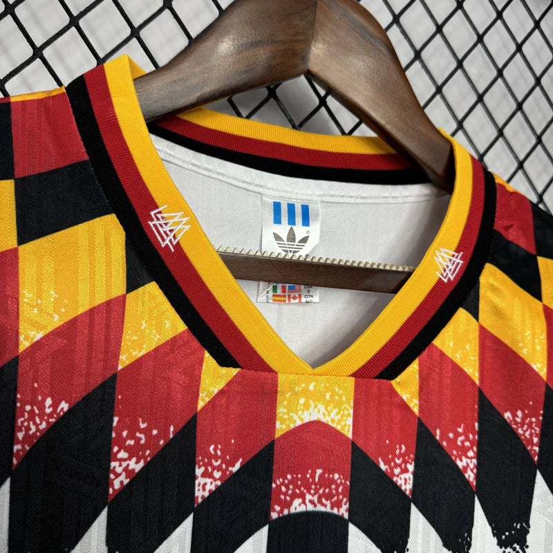 Camisa Alemanha Home I 1994/95 Adidas Retrô Masculina branca com detalhes em preto, vermelho e amarelo – modelo histórico para colecionadores e torcedores.