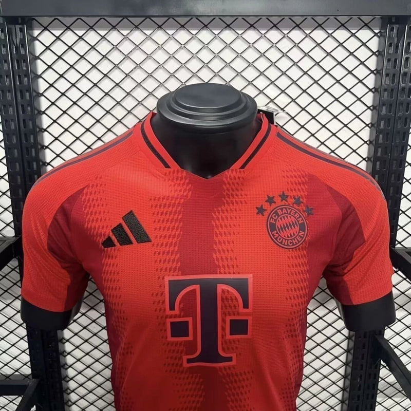 Camisa Barcelona Home Retrô 2014/15 Torcedor Masculina azul e grená, modelo inspirado na temporada de Messi, Neymar e Suárez, com escudo do Barça em destaque e tecido leve e confortável.