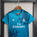Kit Infantil Real Madrid Retrô Away II 2017/18 Adidas oficial com camisa preta, shorts e meias, escudo do Real Madrid em destaque, design clássico e confortável para crianças de 3 a 13 anos"