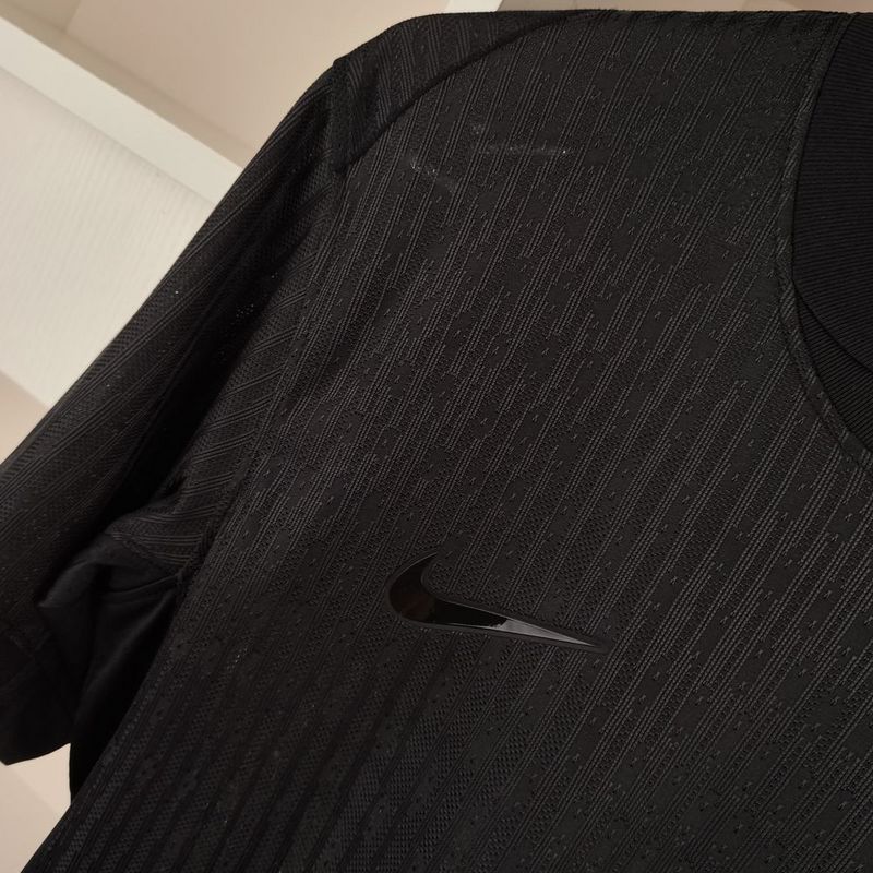 Camisa Corinthians Away II 2024/25 Nike Torcedor Masculina - modelo preto, uniforme de visitante do Timão, escudo do clube e logo Nike em destaque.