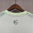 Camisa México Away II 2024/25 Adidas masculina, verde, com escudo da seleção mexicana e detalhes culturais, tecido leve e respirável, ideal para treinos, jogos e torcer pelo time.