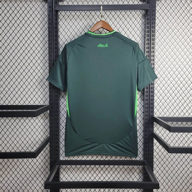 Camisa Argélia Away II 2024/25 Adidas Torcedor Masculina verde, com detalhes em branco e vermelho da bandeira, tecido leve e respirável para torcedores da seleção Les Fennecs
Camisa Argélia Away II 2024/25
Camisa Argélia Adidas verde
Camisa seleção Argélia masculina
Camisa Argélia torcedor 2024/25
Camisa Les Fennecs away 2024
Camisa Argélia uniforme visitante
Camisa Argélia verde masculina
Camisa Argélia nova coleção Adidas
Camisa Argélia futebol 2024/25