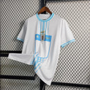 Camisa Uruguai Away II 2022/23 Puma Torcedor Masculina branca, com detalhes em azul celeste e preto, tecido leve e respirável, ideal para torcedores da seleção uruguaia
Camisa Uruguai Away II 2022/23
Camisa Uruguai Puma branca masculina
Camisa Away Uruguai 2022/23
Camisa seleção uruguaia fora de casa
Camisa Celeste Away masculina
Camisa Uruguai torcedor branca
Uniforme Uruguai Away 2022/23
Camisa Uruguai futebol masculina
Camisa Uruguai Puma Away branca