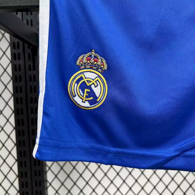 Kit Infantil Real Madrid Third III 2025/26 Adidas, uniforme oficial com camisa e shorts, design moderno da terceira camisa, disponível para crianças de 3-4 a 12-13 ano
