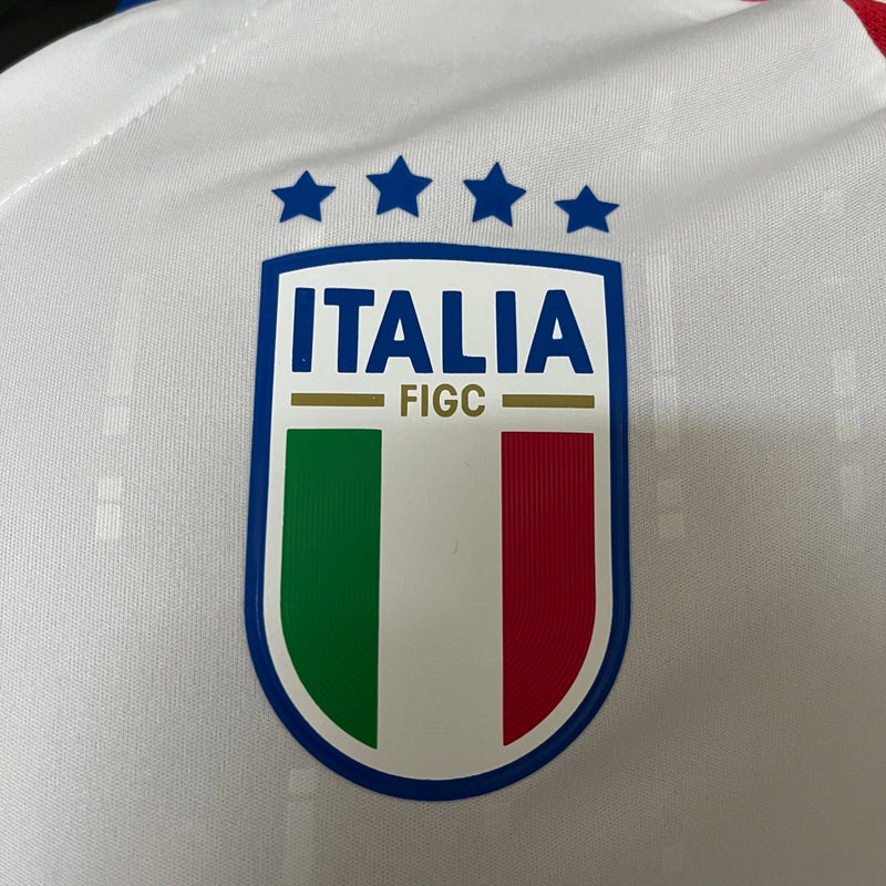 “Camisa Itália Away II 2024/25 Adidas Jogador Masculina, branca, modelo slim fit de alta performance, com escudo da seleção italiana e logo Adidas em destaque, feita em tecido leve e respirável usado pelos atletas.”