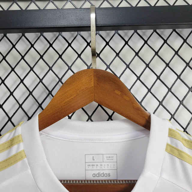 "Camisa Al-Nassr Third 2024/25 Adidas Torcedor Masculina oficial, uniforme alternativo do clube saudita, em tecido leve com tecnologia AEROREADY, escudo bordado e corte regular fit."