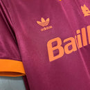 Camisa Roma Home I 1993/94 Adidas Retrô Masculina grená, com gola polo e detalhes em amarelo e laranja, escudo retrô bordado da Roma e logo Adidas clássico.
