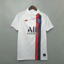 “Camisa PSG Third III 2018/19 Nike Retrô Masculina Branca, uniforme histórico do Paris Saint-Germain com detalhes em azul e vermelho, design retrô elegante para torcedores e colecionadores.”