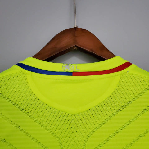 “Camisa Olympique Lyon Third III 2008/09 Umbro Retrô Masculina Amarelo Fluorescente, modelo clássico do Lyon com design vibrante, estilo retrô e conforto para torcedores e colecionadores