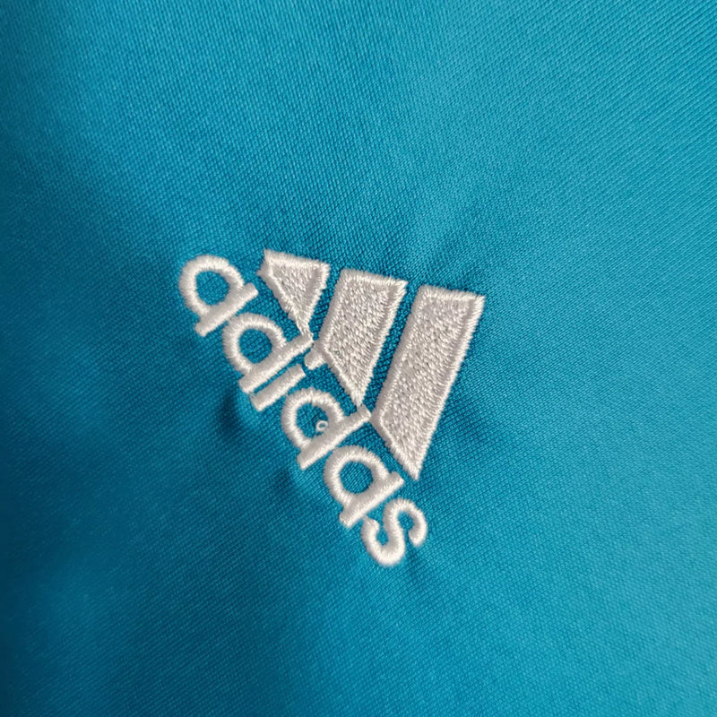 Kit Infantil Real Madrid Retrô Away II 2017/18 Adidas oficial com camisa preta, shorts e meias, escudo do Real Madrid em destaque, design clássico e confortável para crianças de 3 a 13 anos"