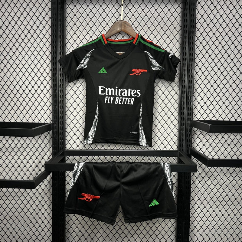 Kit Infantil Arsenal Away II 2024/25 Adidas – Conjunto com camisa e short, design moderno, tecido leve e respirável, ideal para pequenos torcedores do Arsenal.