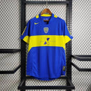 "Camisa Boca Juniors Edição Centenário 2005 Nike Retrô Masculina azul e amarela com escudo bordado e design clássico histórico"