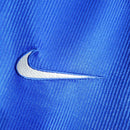 Camisa Itália Home I 1998/99 Nike Retrô masculina, azul, com escudo da seleção italiana no peito e logo Nike, feita em tecido leve e confortável, modelo retrô com caimento solto e tradicional, ideal para colecionadores e fãs de futebol histórico.