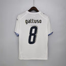 Camisa Itália Away II 2006/07 Puma Retrô masculina, branca, com escudo da seleção italiana no peito e detalhes clássicos da temporada 2006/07, feita em tecido leve e confortável, ideal para colecionadores, fãs de futebol retrô e uso casual.”